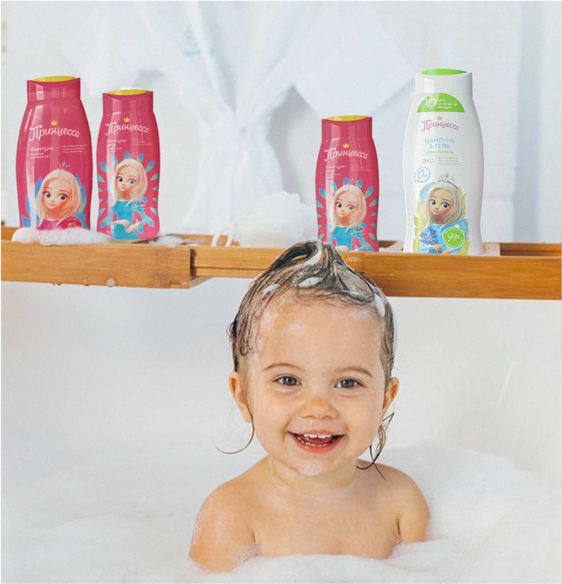 девочка в ванне