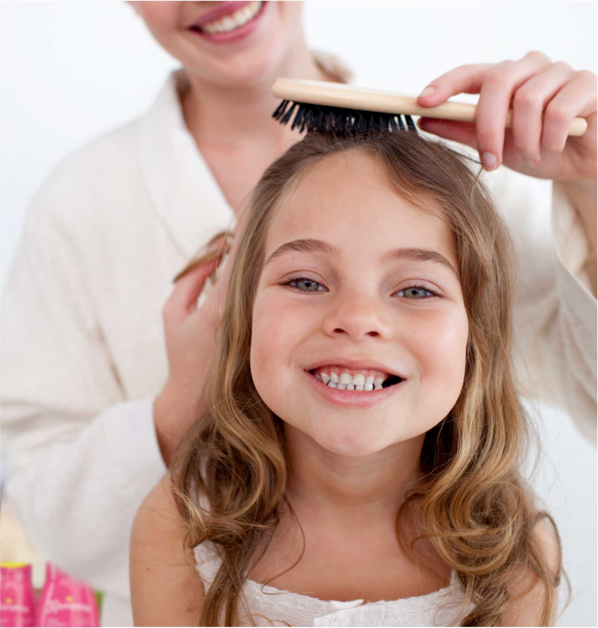 расчесывают волосы